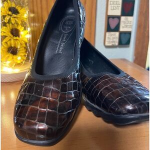 NWOT Josef Seibel  Crocodile Pattern Shoes Brown Patent Leather  Size 39